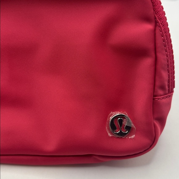 Lululemon Cherry Pink Everywhere Belt Bag Holds 1L Crossbody bright color NWT - Picture 5 of 10